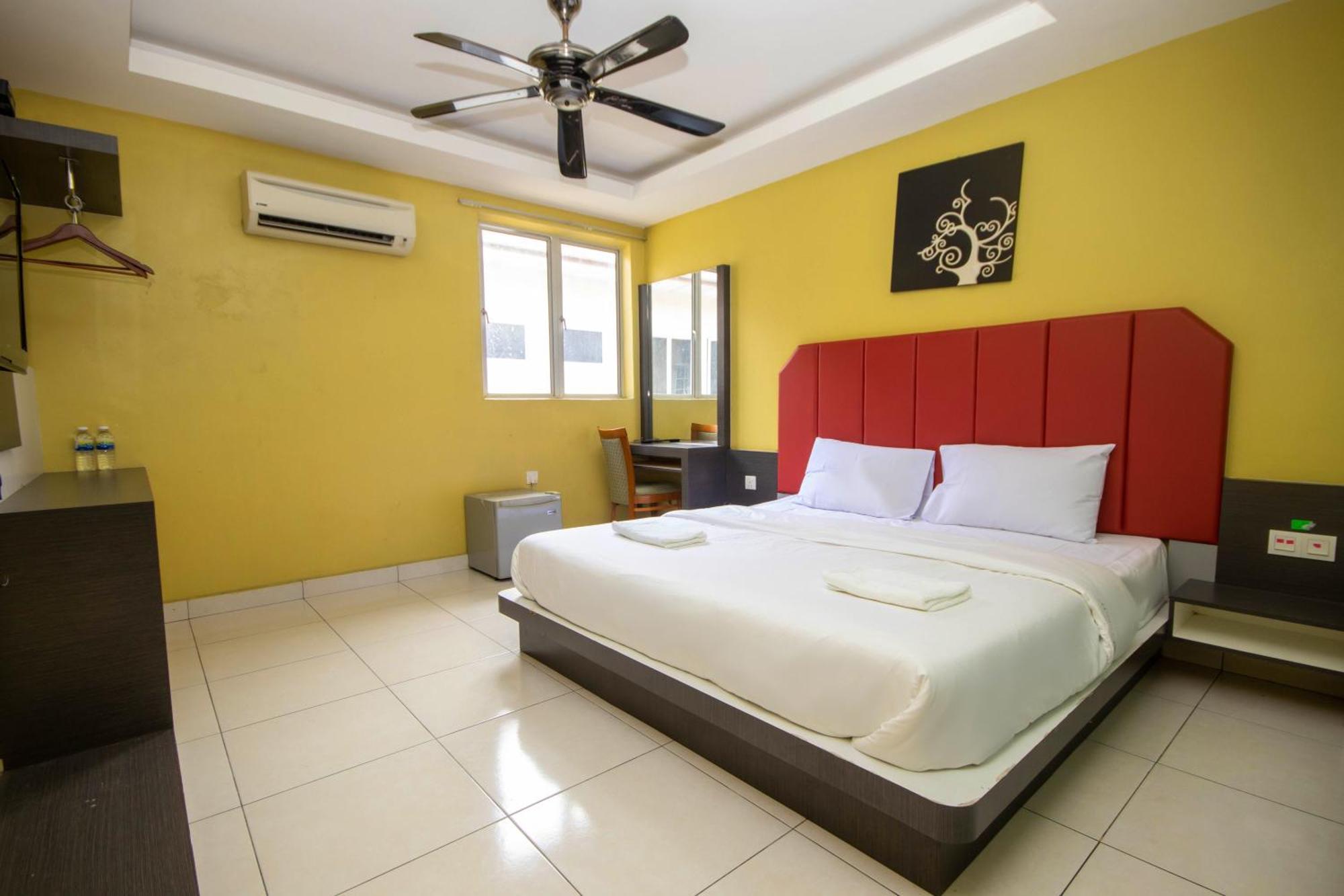 Jq Happy Lumut Hotel Exterior photo