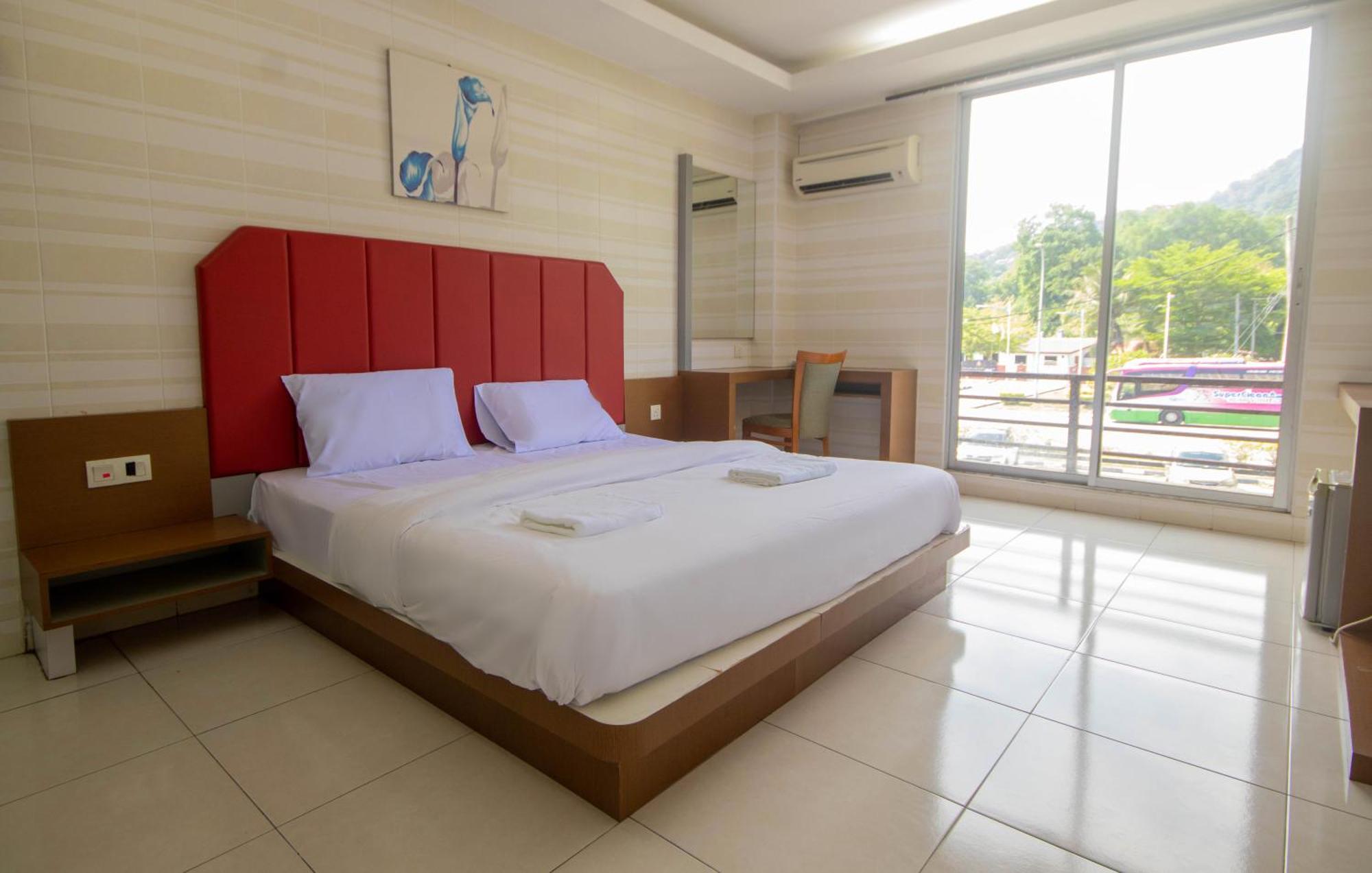 Jq Happy Lumut Hotel Exterior photo
