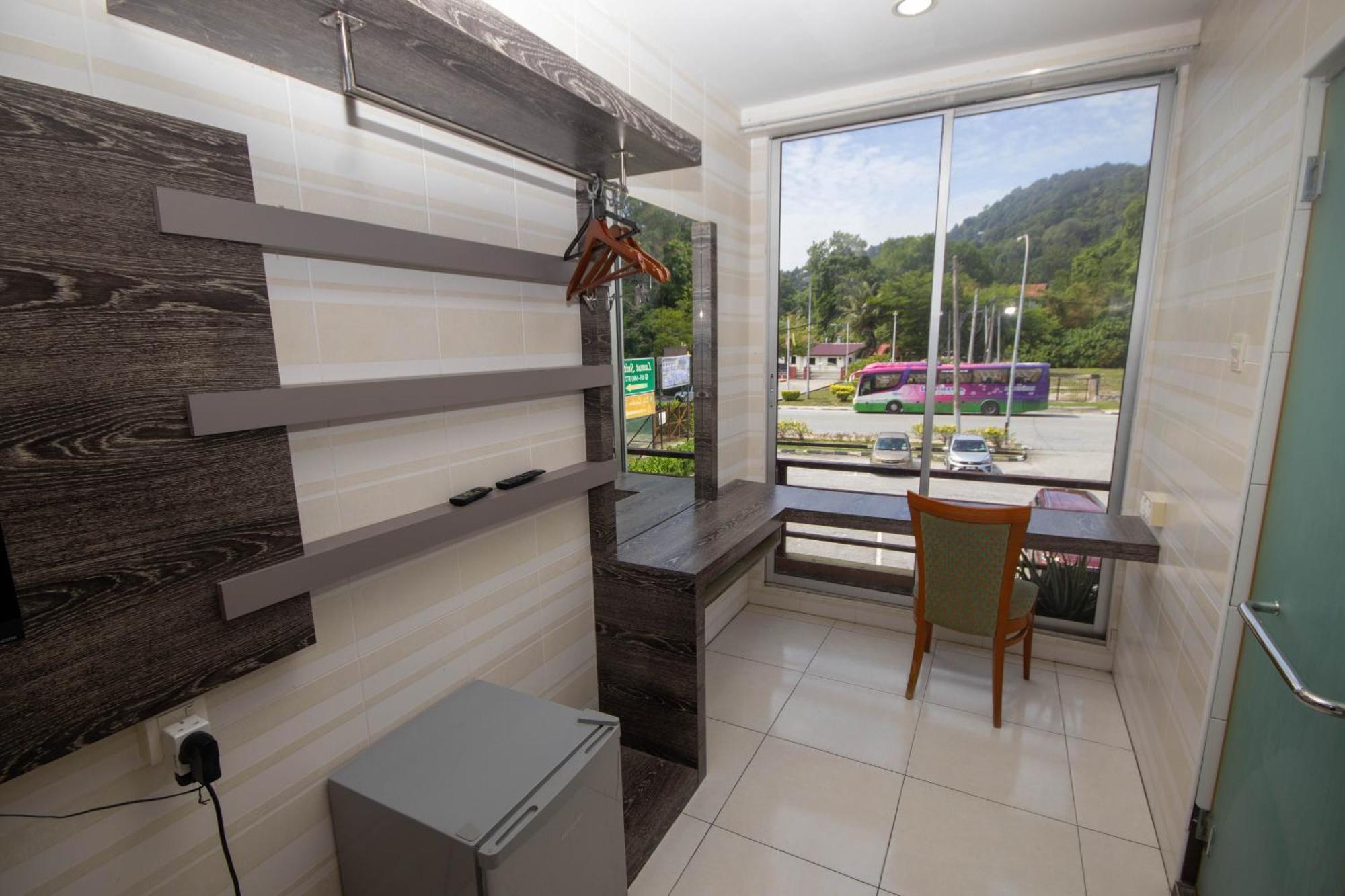 Jq Happy Lumut Hotel Exterior photo